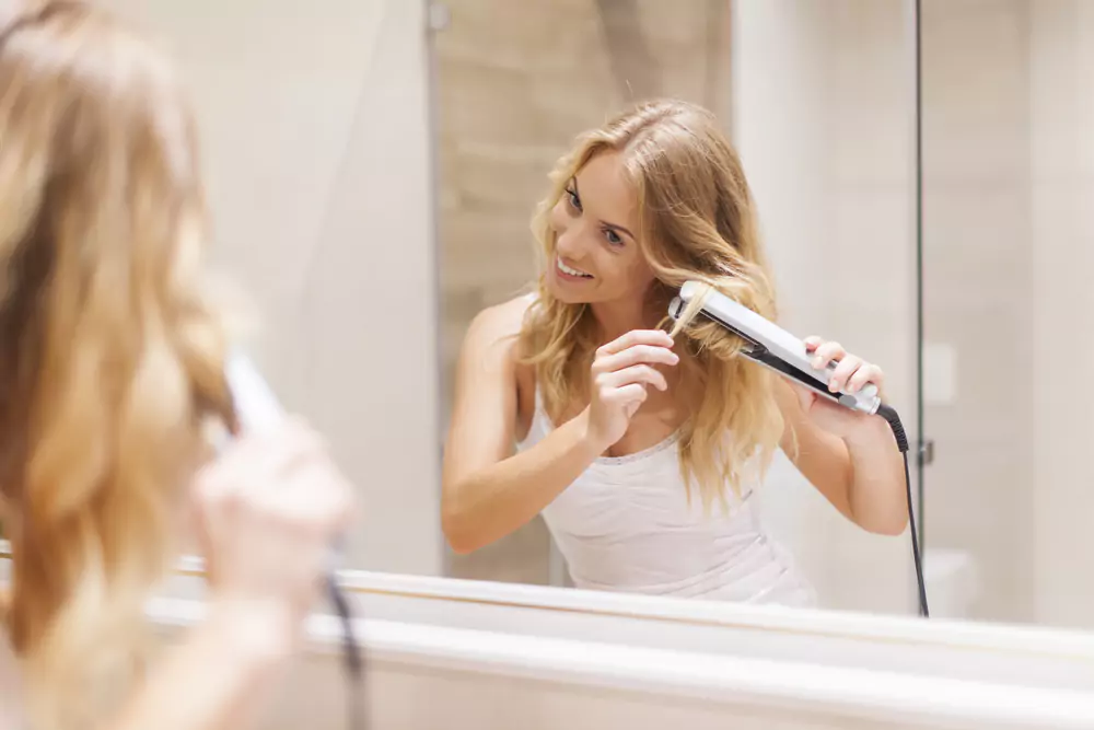 Guide To Curling Hair With A Hair Straightener